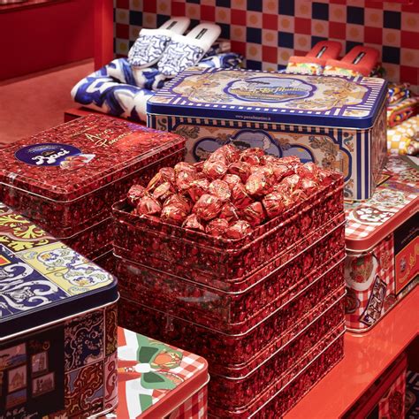 Dolce&Gabbana opens a Holiday pop